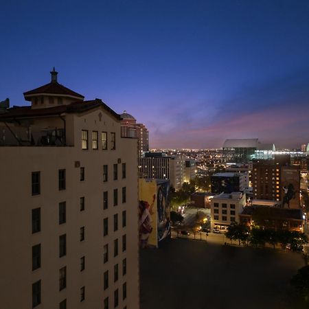 Moxy Houston Downtown Hotel Eksteriør billede